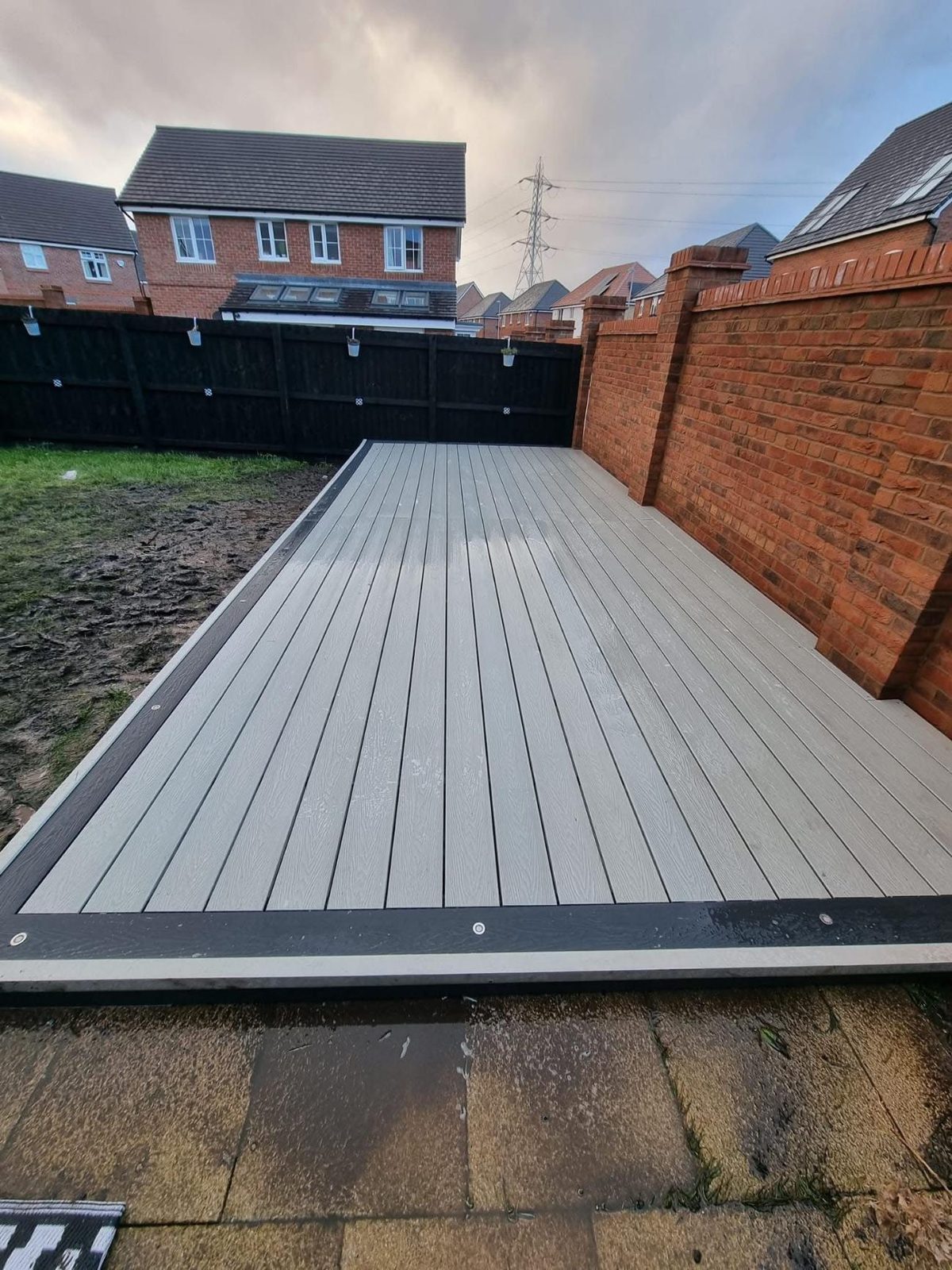 Light grey composite deck with a dark border in the same garden