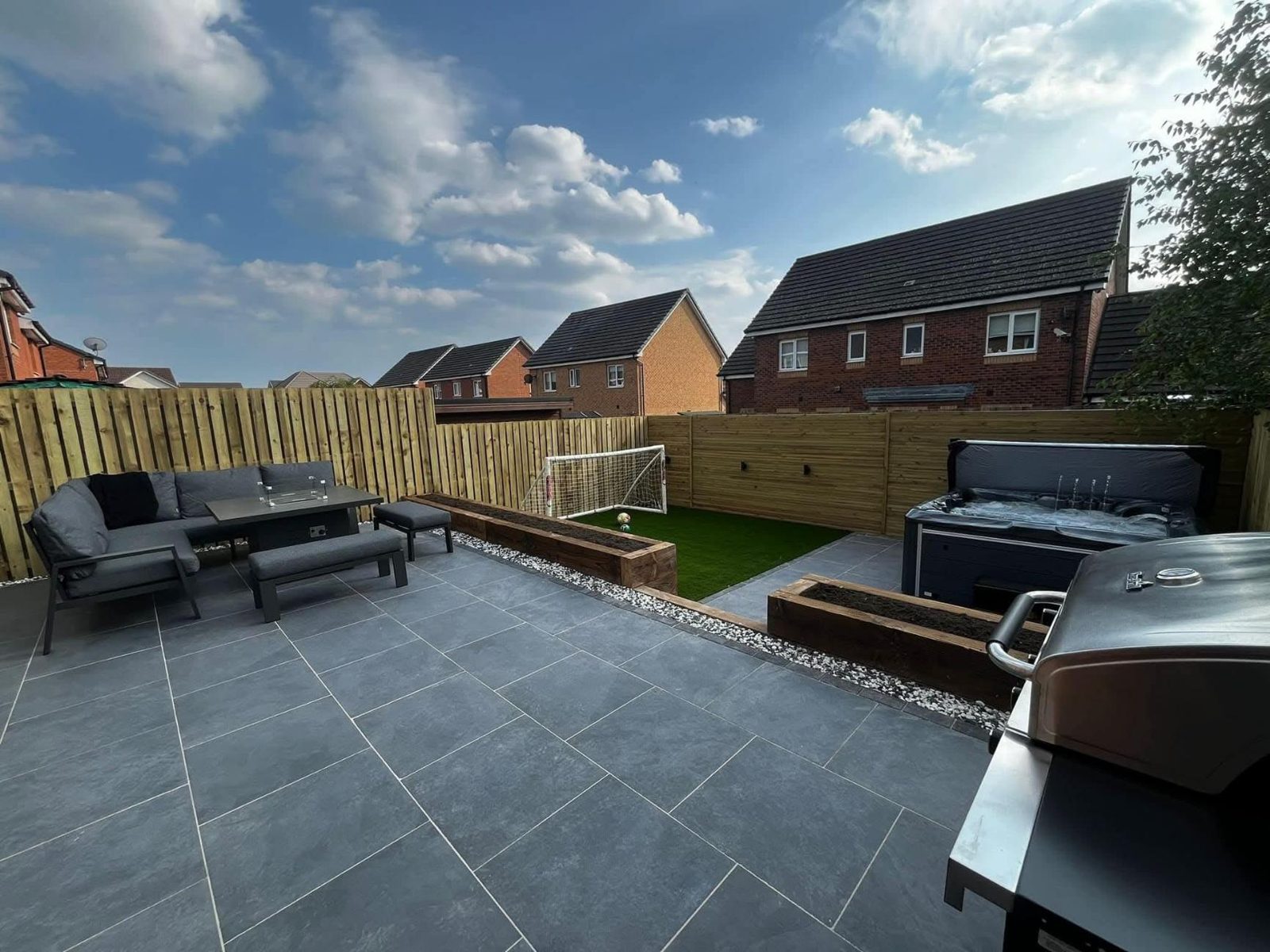 Porcelain patio, artificial grass and a new fence