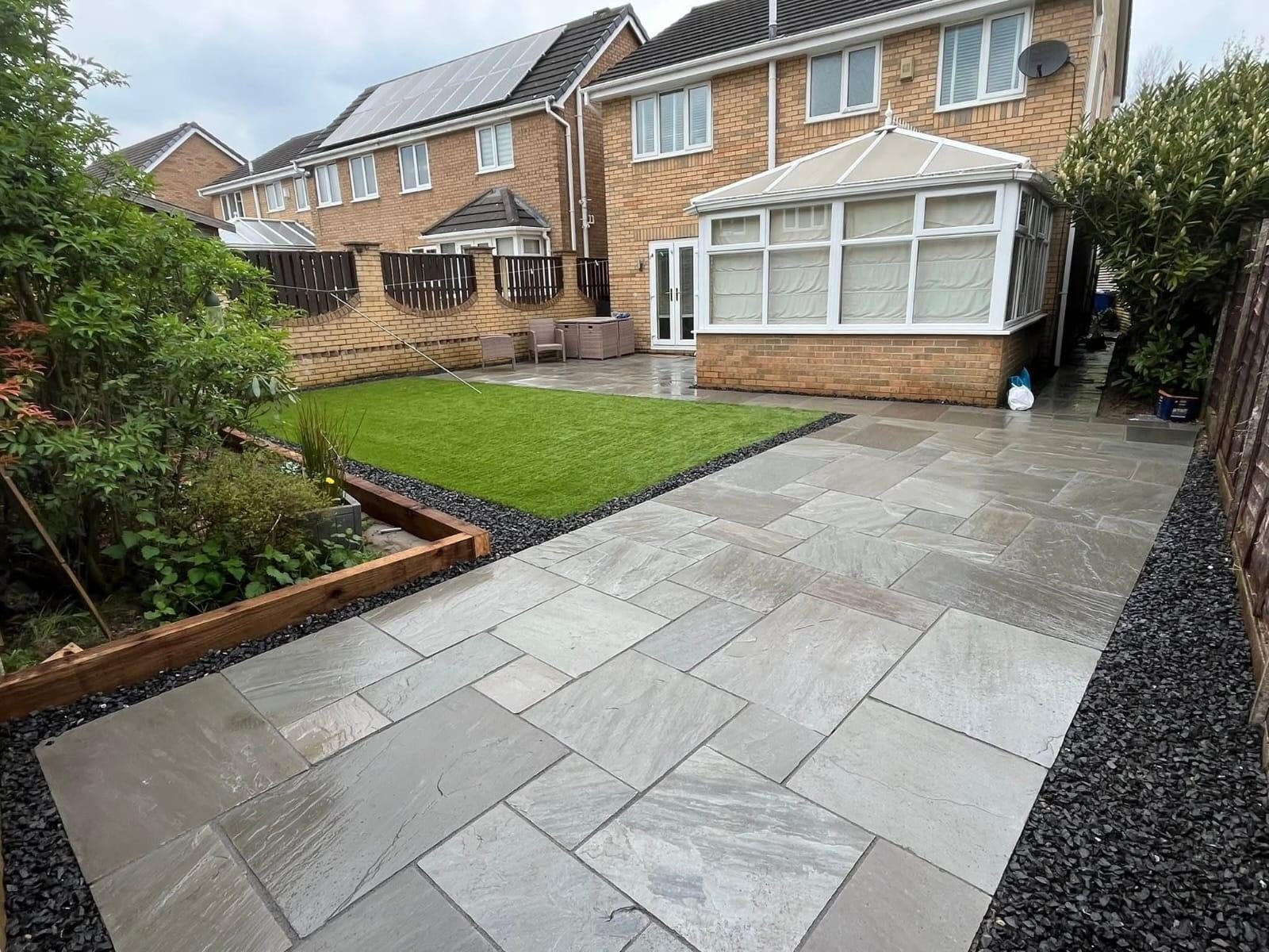 Porcelain patio and artificial grass at the same house